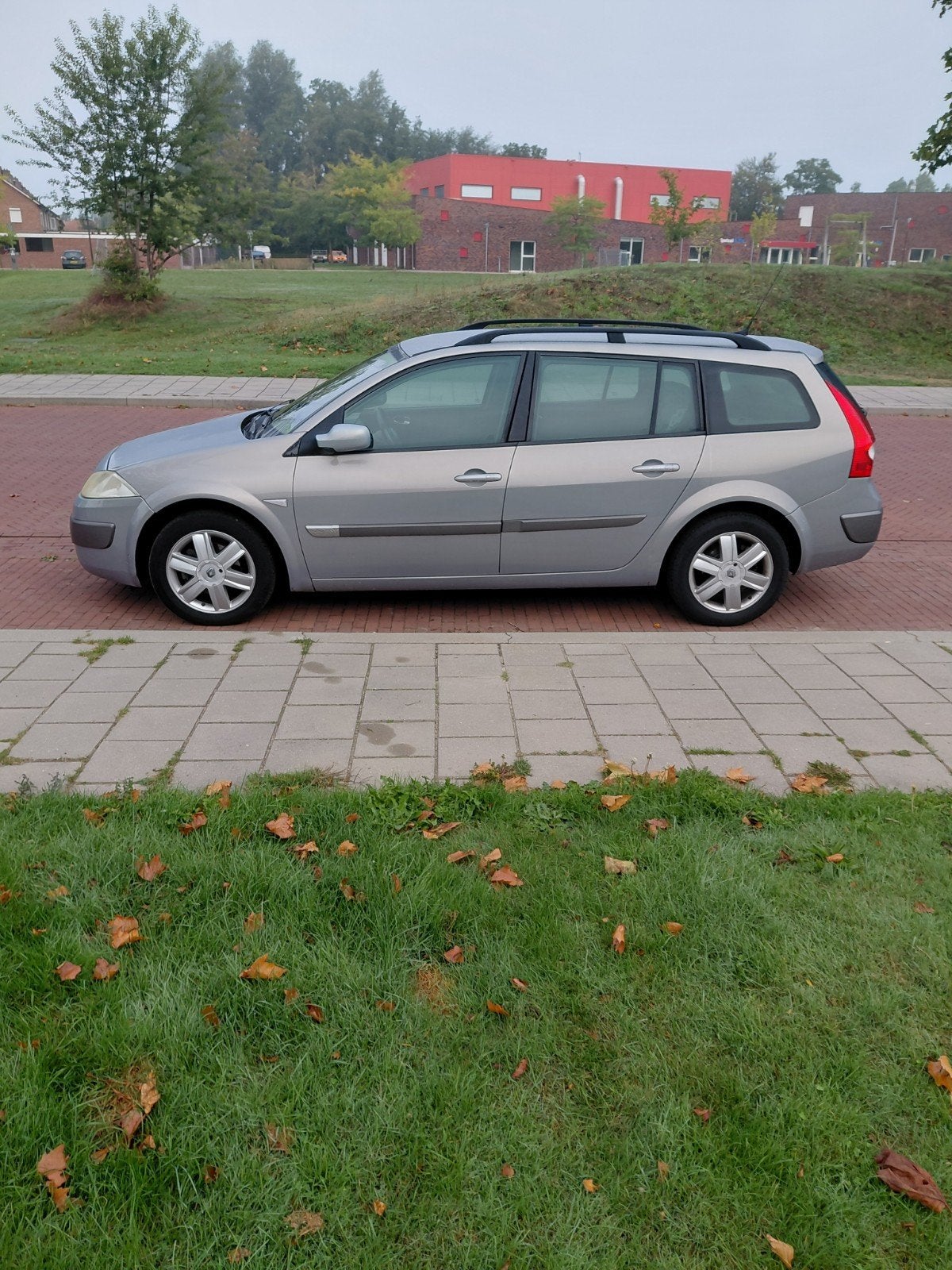Renault Mégane 2.0 16V GR Tour Autcom AUT Euro4 2004 Beige, Auto's, 1280 kg, 4 cilinders, Beige, Origineel Nederlands