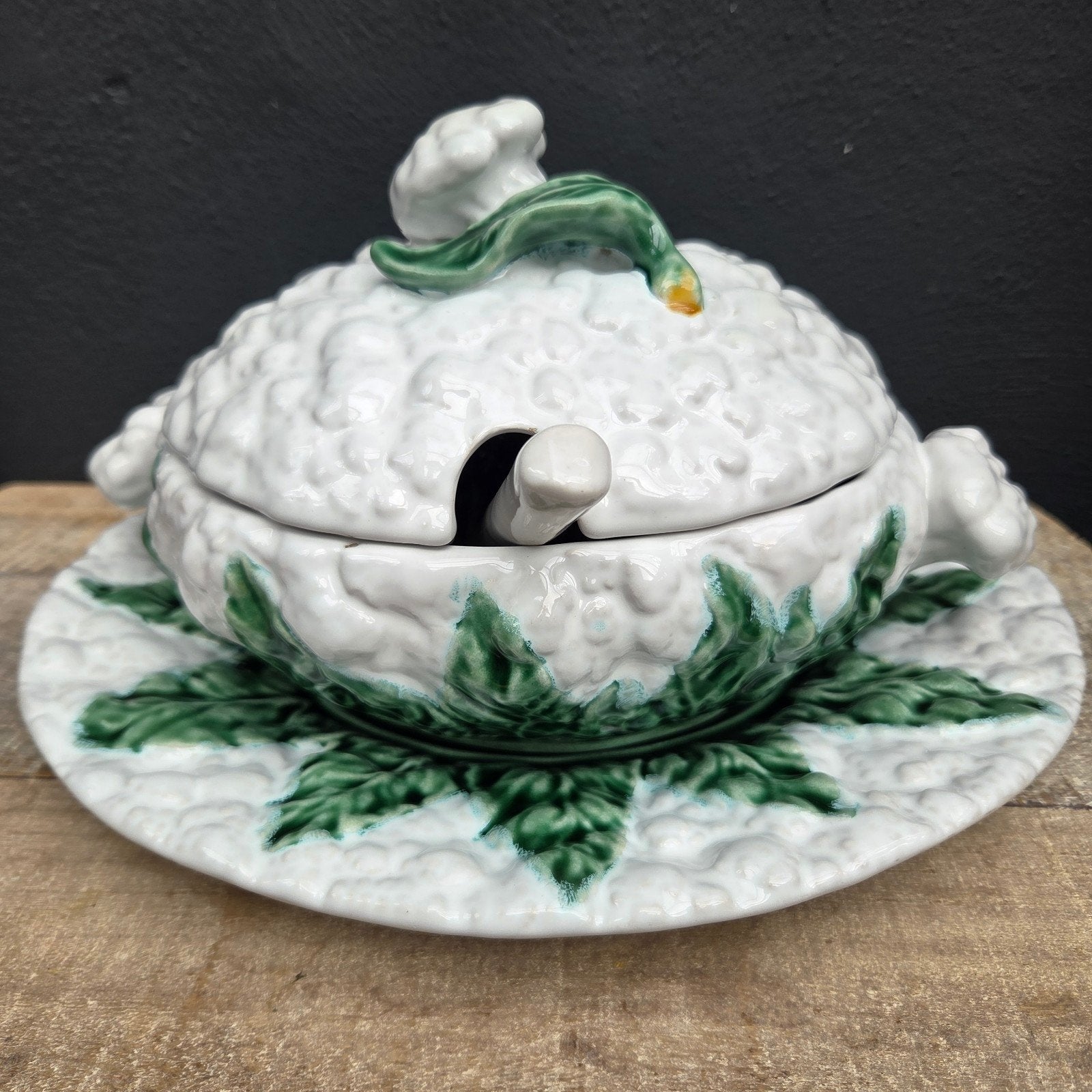 Bordallo Pinheiro bloemkool terrine met lepel en onderbord, Ophalen of Verzenden