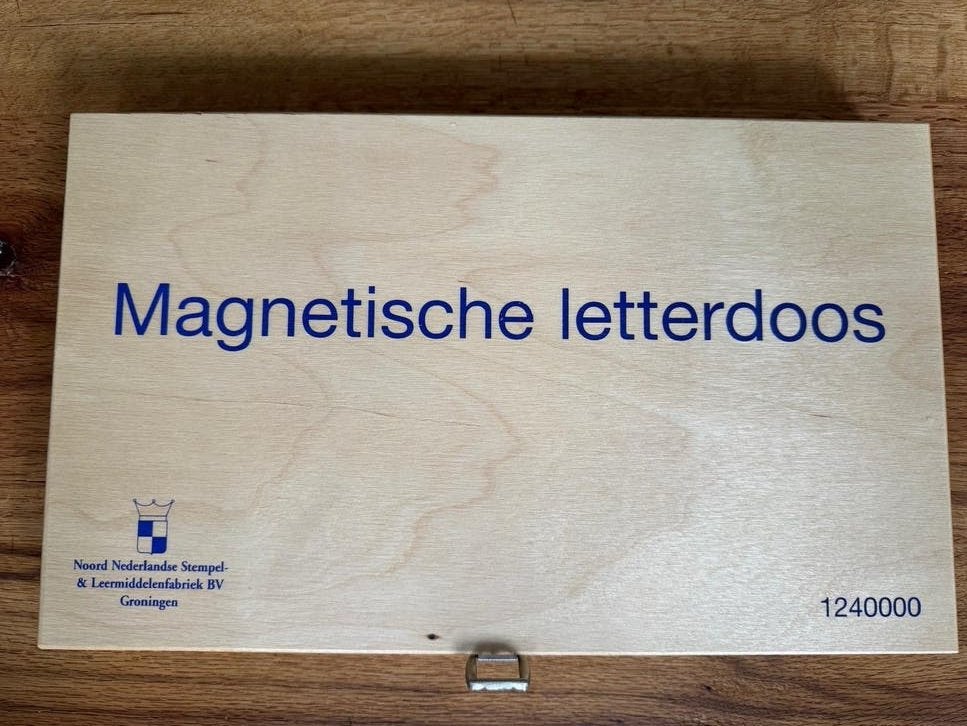 Magnetische letterdoos - Noord Nederlandse Stempel, Kinderen en Baby's, Ophalen, Nieuw, Taal en Lezen