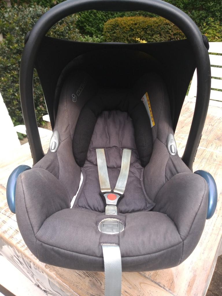 Maxi cosi met extra een zonneklep en extra zitverkleiner, Ophalen of Verzenden