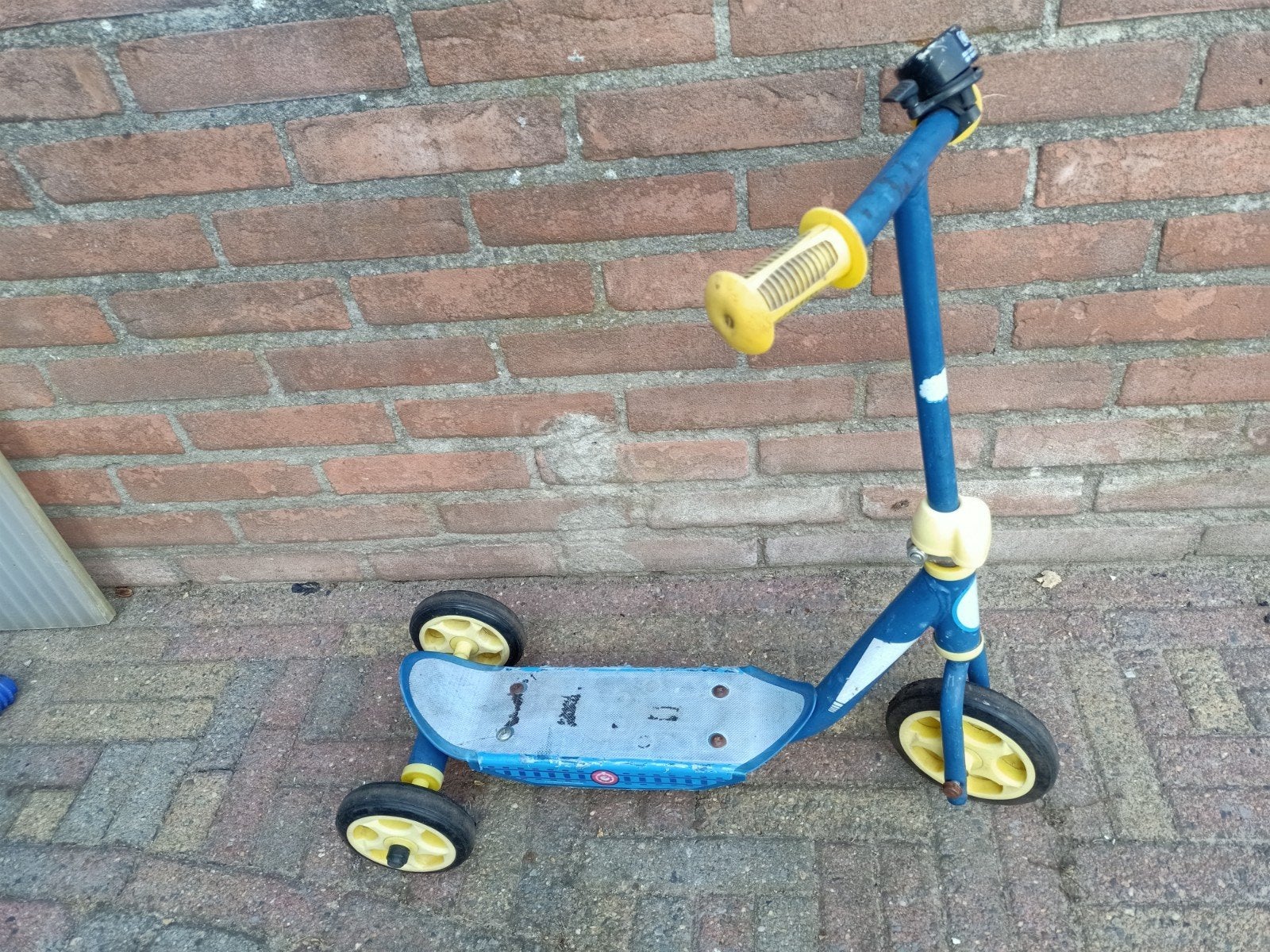 Stevige step voor peuters - blauw met gele accenten, Fietsen en Brommers, Steps, Ophalen of Verzenden, Gebruikt, Gewone step
