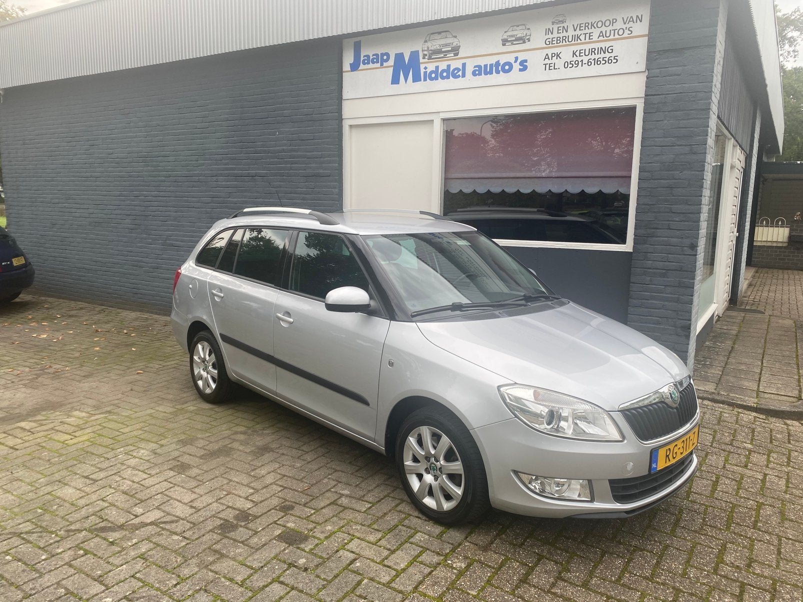 Skoda 2012 Grijs, Auto's, Voorwielaandrijving, 40 €/maand, 4 cilinders, Handgeschakeld