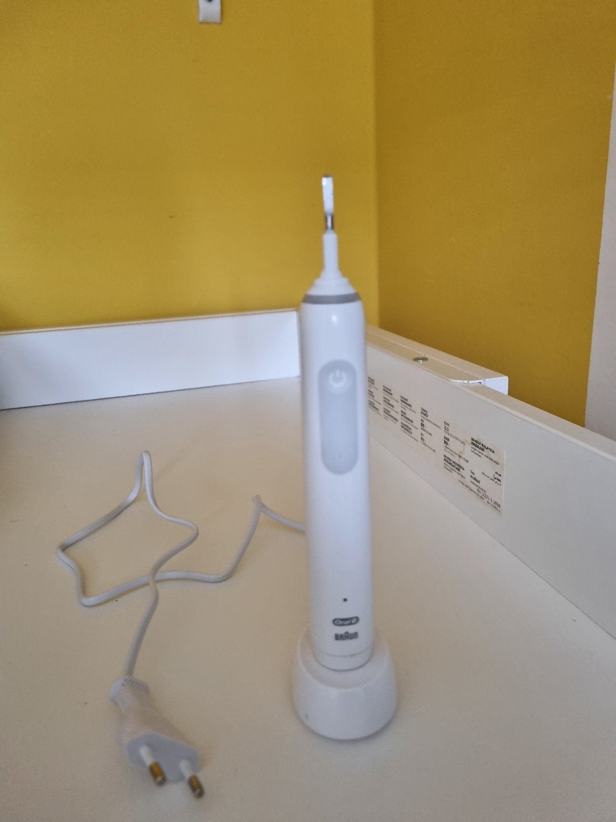 Oral-B Braun elektrische tandenborstel met oplader, Ophalen of Verzenden, Gebruikt, Mondverzorging