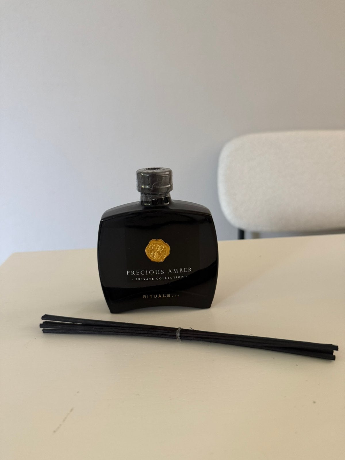 Rituals precious amber zwarte geurstokjes 100 ml NIEUW, Huis en Inrichting, Ophalen of Verzenden, Nieuw, Zwart