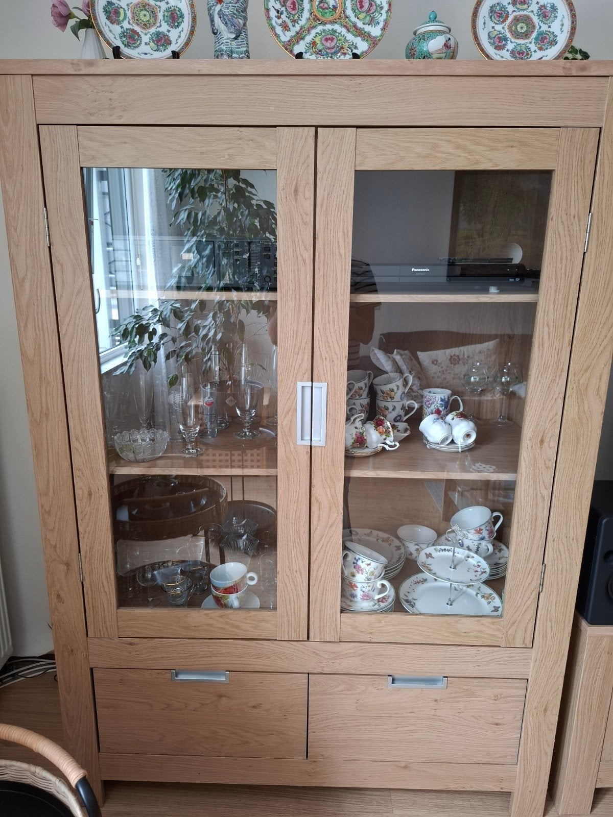 kast met glazen deuren (zonder servies), Ophalen, 100 tot 150 cm, 200 cm of meer, Zo goed als nieuw