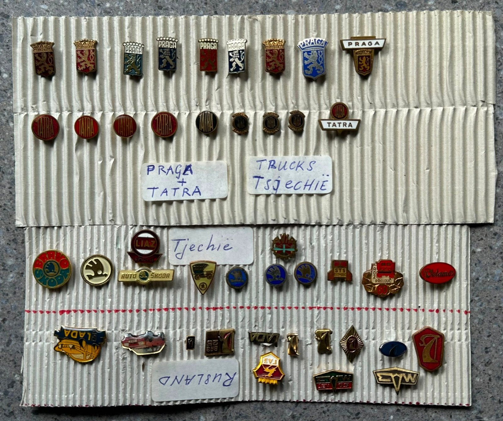 30x Tsjechische spelden, 13 Russische spelden, Ophalen of Verzenden, Gebruikt, Merk, Speldje of Pin