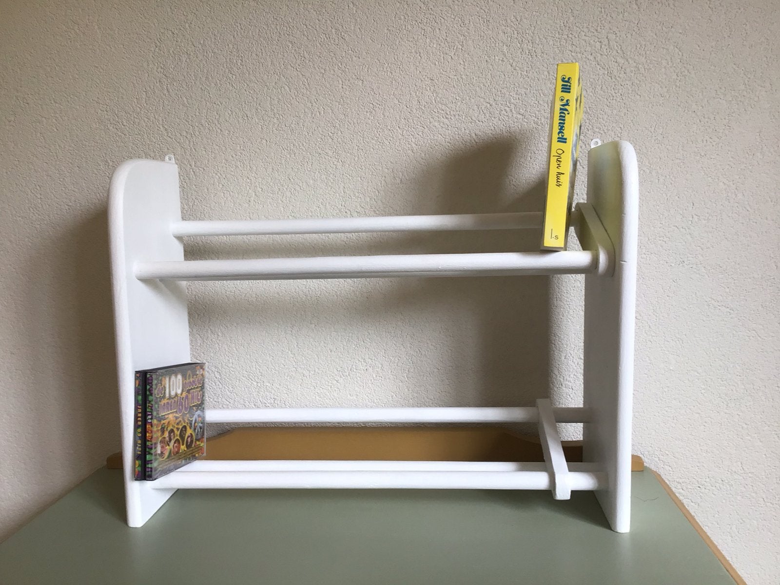 Houten Boeken of CD wandrek., Ophalen of Verzenden, Zo goed als nieuw