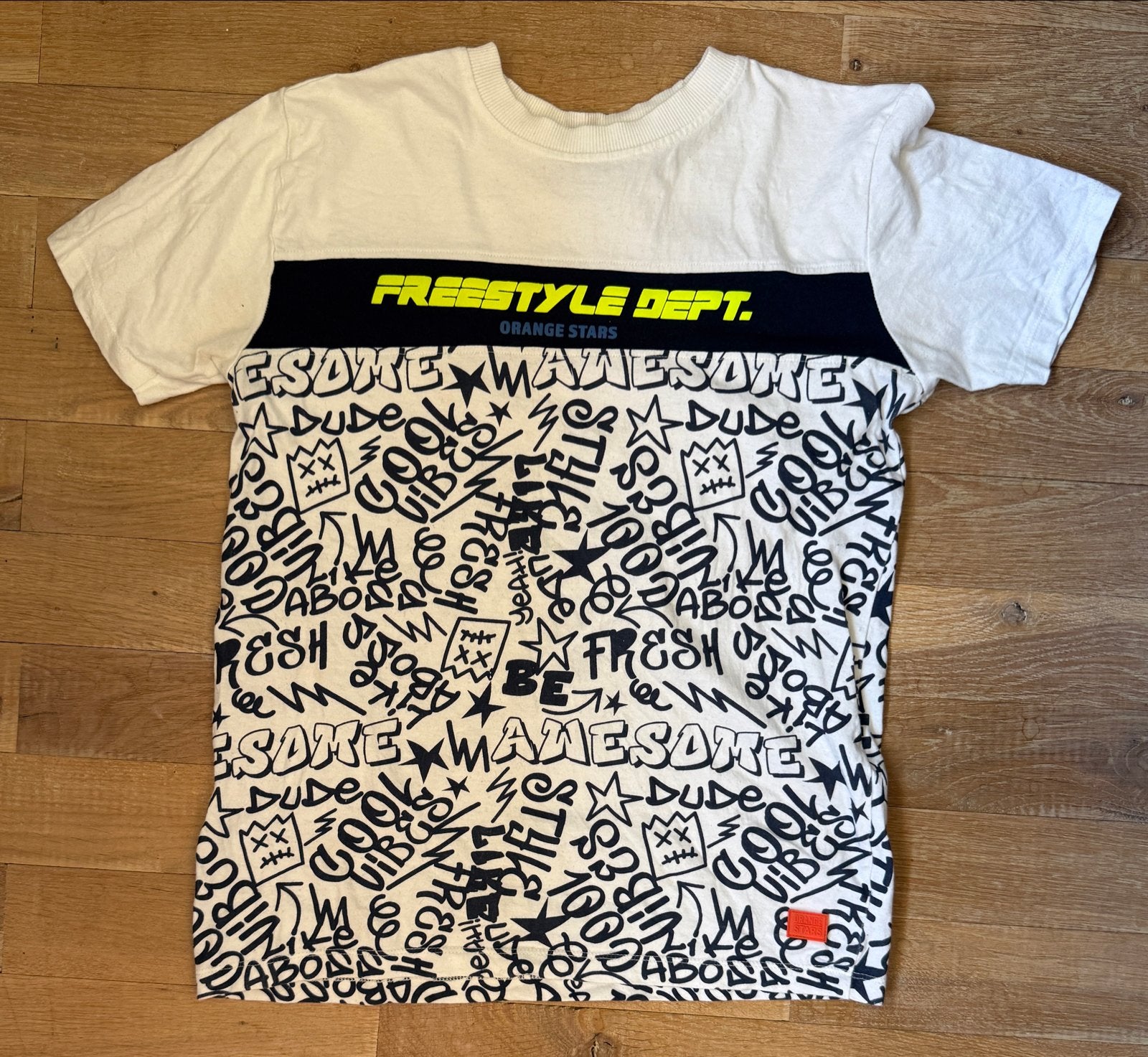 Orange Stars T-shirt - Freestyle Dept. Graffiti Print, Kinderen en Baby's, Kinderkleding | Maat 158, Ophalen of Verzenden, Zo goed als nieuw