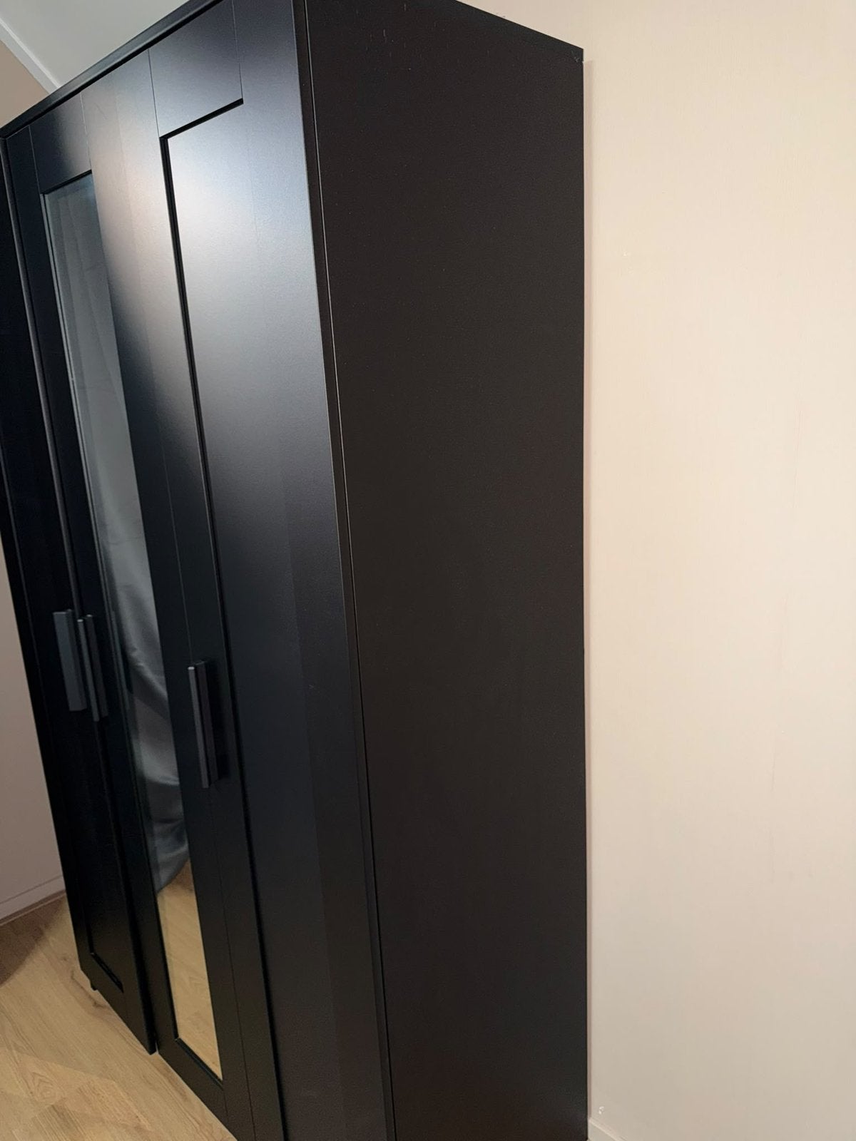 kledingkast zwart 3-deurs met spiegel – 117x50x190, Ophalen, 100 tot 150 cm, Zo goed als nieuw, 150 tot 200 cm
