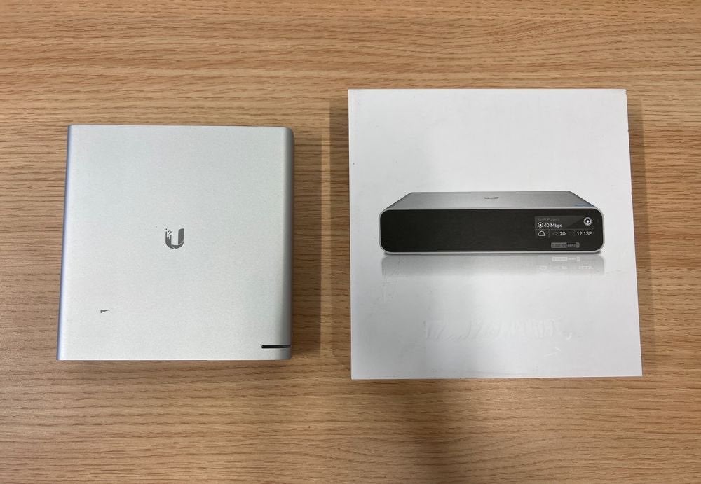 Ubiquiti UniFi Cloud Key Gen2 Plus – inclusief 1TB opslag, Ophalen, Zo goed als nieuw