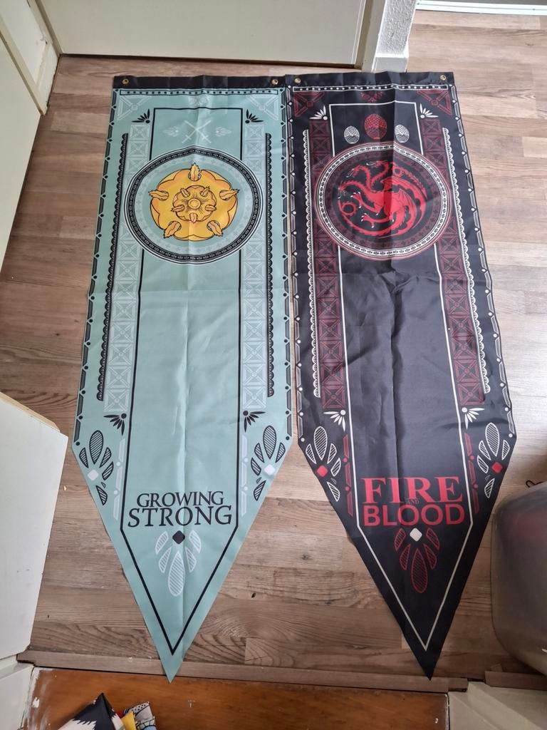 Game of Thrones Banners - Complete Set Grote Huizen, Verzamelen, Ophalen of Verzenden, Zo goed als nieuw, Tv, Overige typen