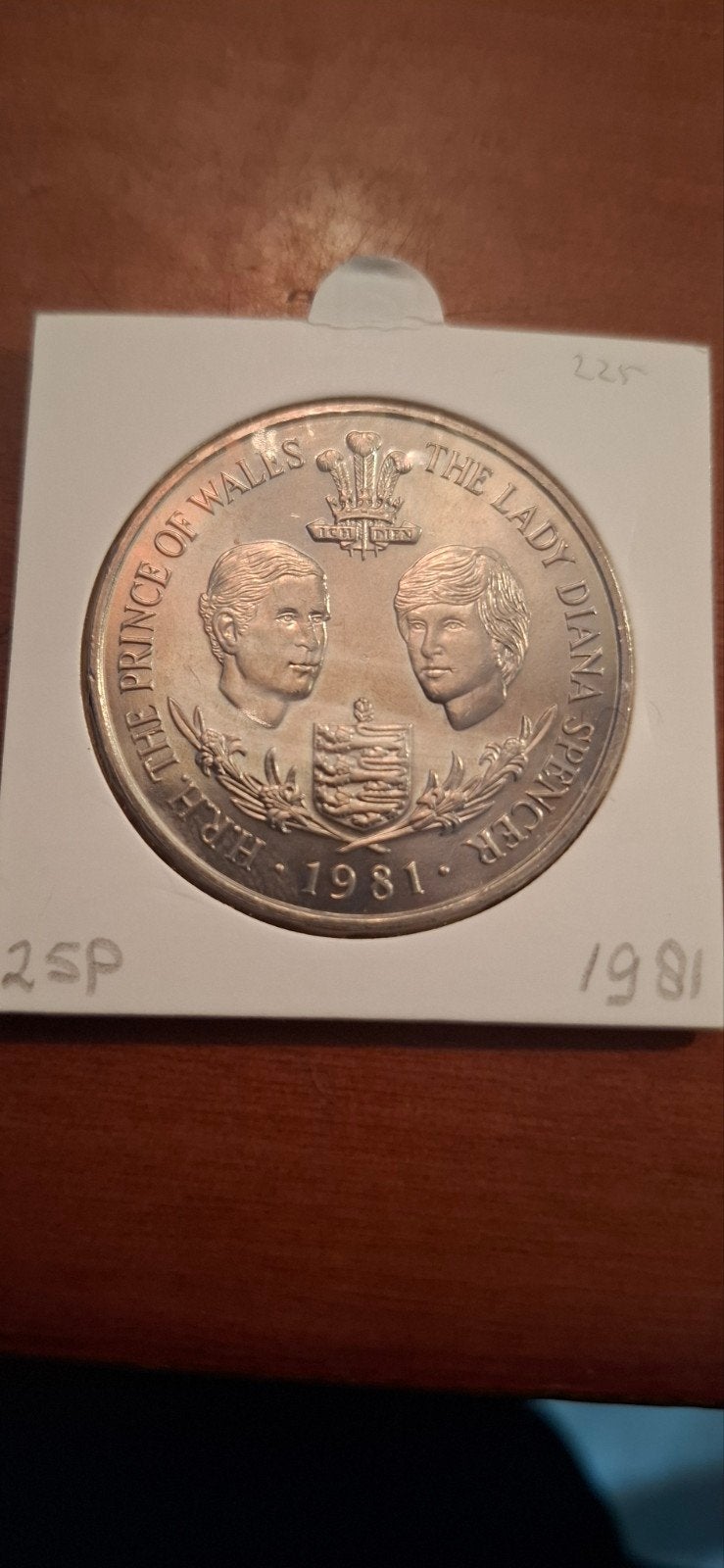 Guernsey 25 Pence Munt 1981 - Charles & Diana, Postzegels en Munten, Munten | Europa | Niet-Euromunten, Losse munt, Overige landen