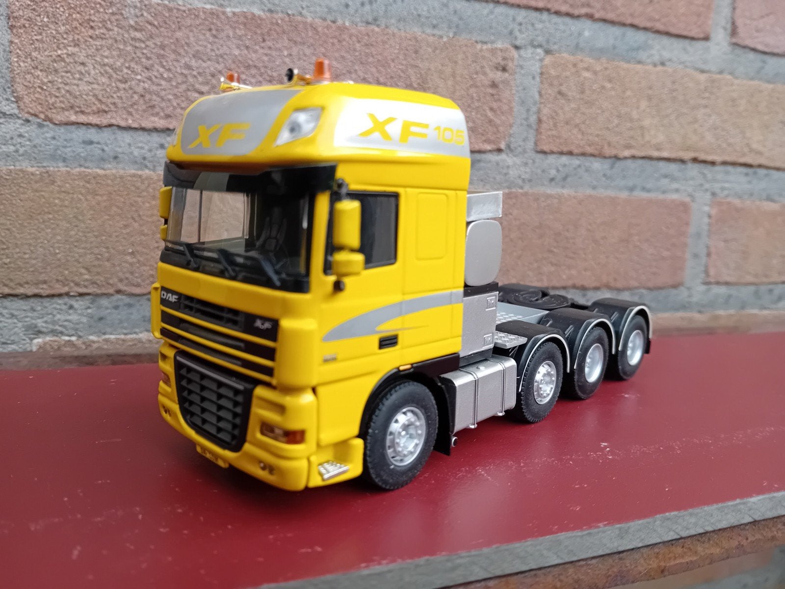 W.S.I. Daf xf model 8x4, Ophalen of Verzenden, Zo goed als nieuw, Bus of Vrachtwagen, Lion Toys