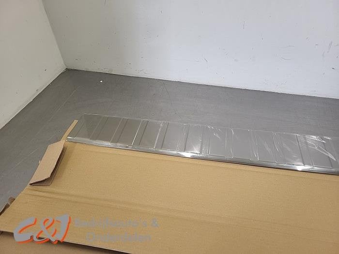 Bumpercover achter van een Renault Trafic (SMOKE)