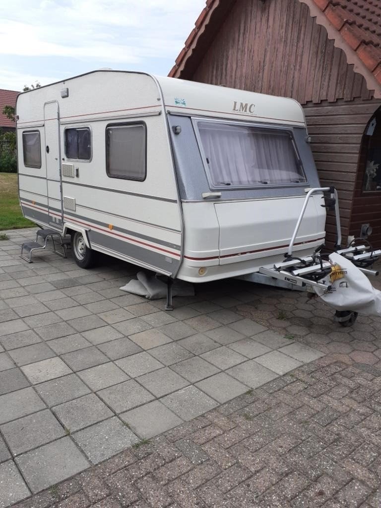LMC caravan mover, Isabella voortent+ evt. stalling Havelte, Dwarsbed, Schokbreker, Rondzit, 750 - 1000 kg