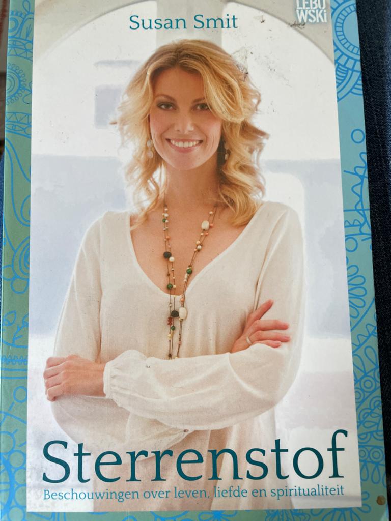 Sterrenstof - Beschouwingen over leven, liefde en spirituali, Ophalen of Verzenden, Gelezen, Spiritualiteit algemeen, Achtergrond en Informatie