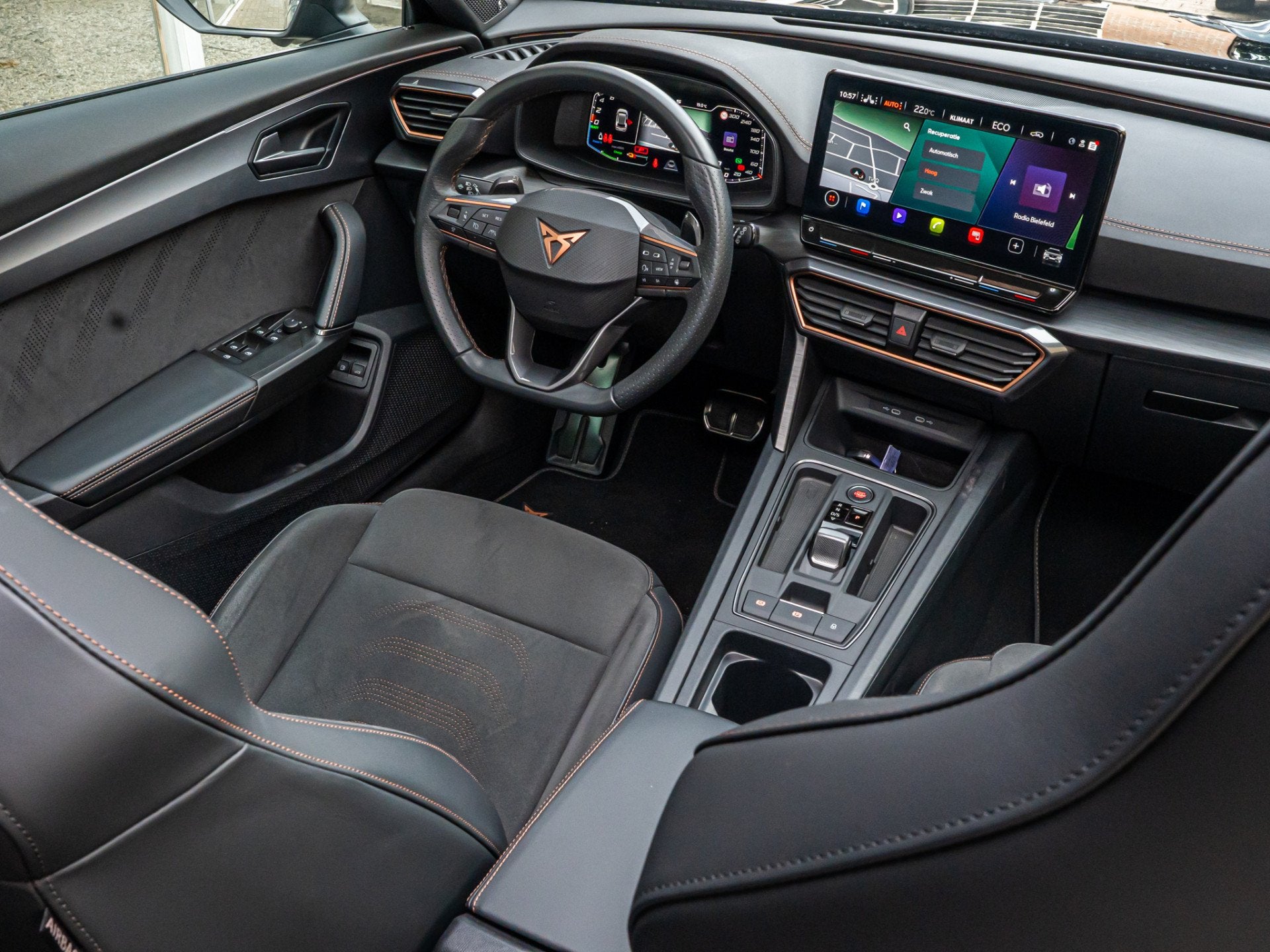CUPRA Formentor 1.4 e-Hybrid VZ Tribe Edition PANO BEATS AUD, Auto's, Dealer onderhouden, Gebruikt, Euro 6, 4 cilinders