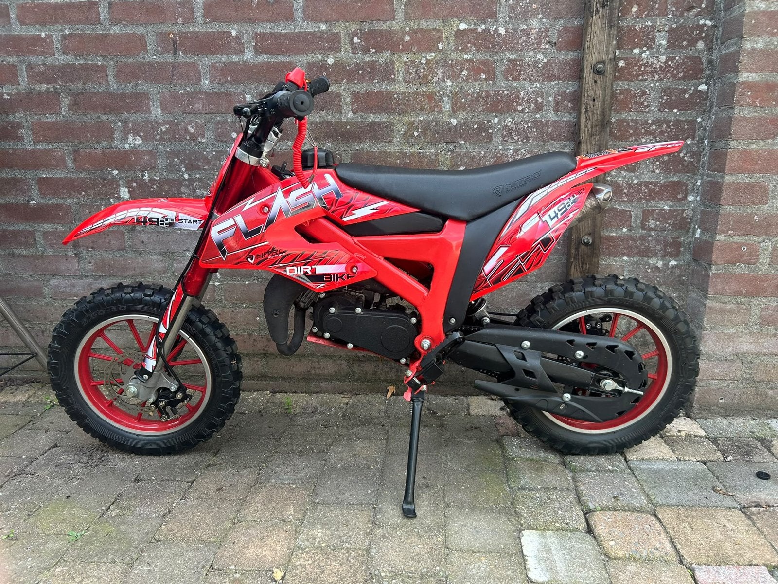 Minibike crossmotor 50cc met helm - Zo goed als nieuw, Ophalen, Zo goed als nieuw, Dirtbike