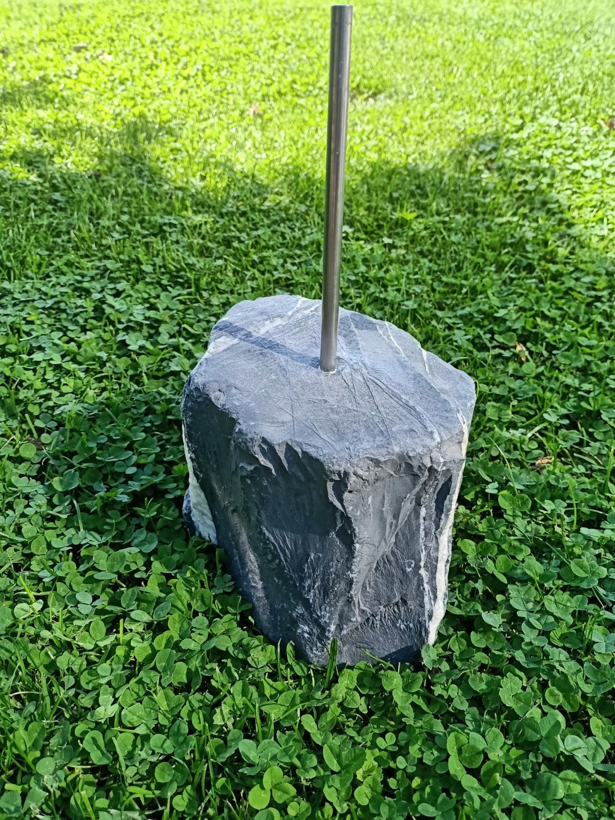 Basalt sokkel met RVS staaf, Ophalen
