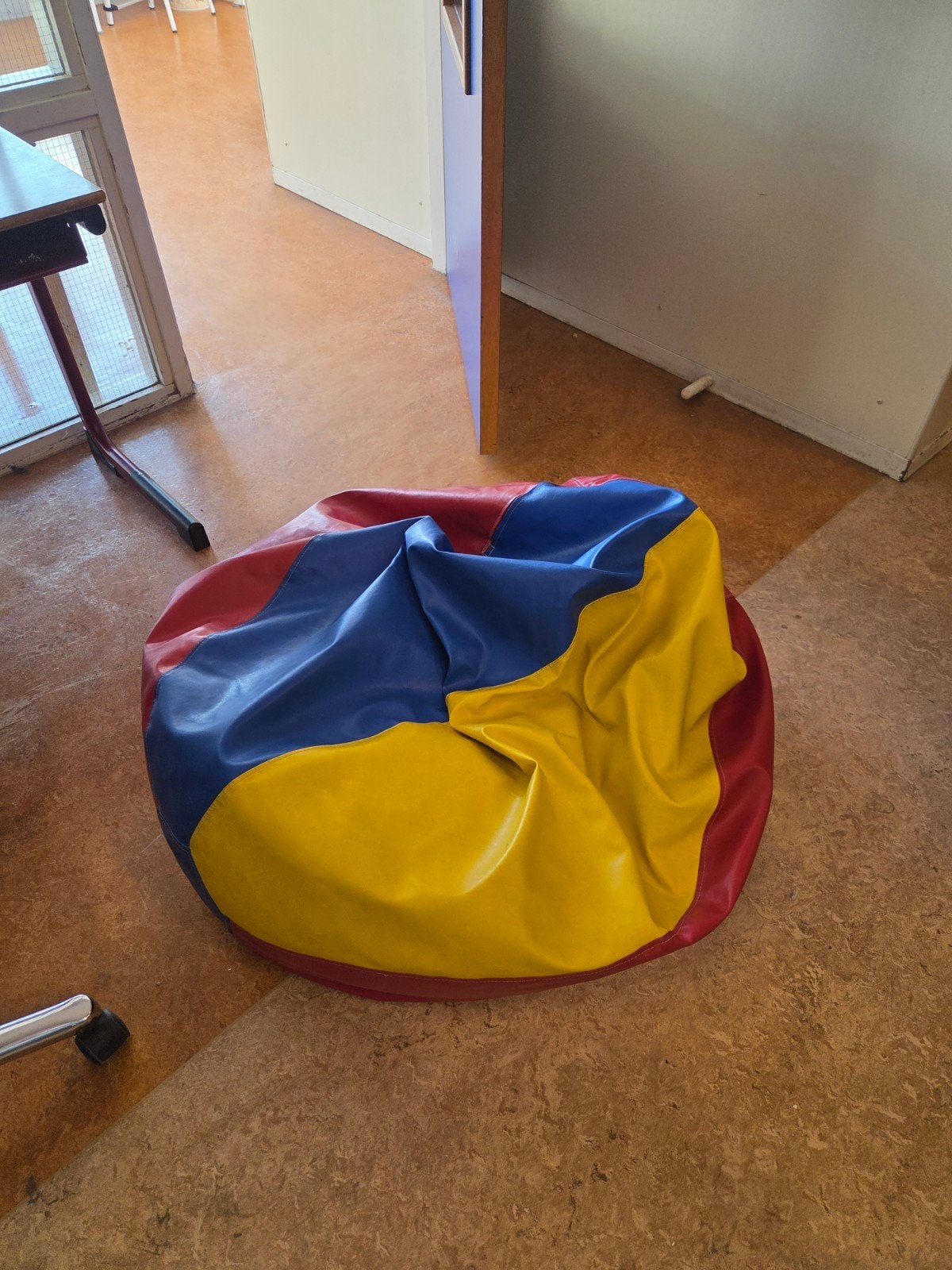Gratis zitzak in rood, blauw en geel, Ophalen, Gebruikt, Meerkleurig, Zitzak