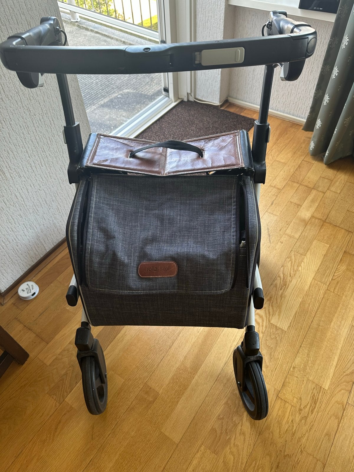 Rollz Rollator, Ophalen