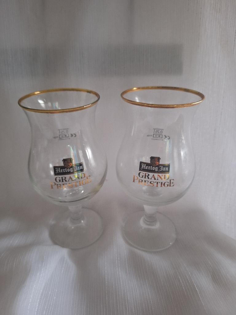 HERTOG JAN Grand Prestige glazen 2 stuks (zwarte logo), Ophalen of Verzenden, Zo goed als nieuw, Bierglas