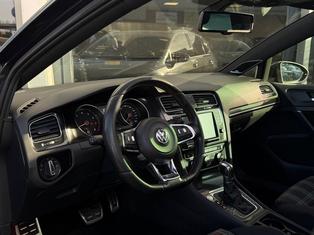 Volkswagen Golf 2.0 TSI GTI DSG Performance 230PK PANO/DYNAU, Gebruikt, Euro 6, 4 cilinders, Alcantara