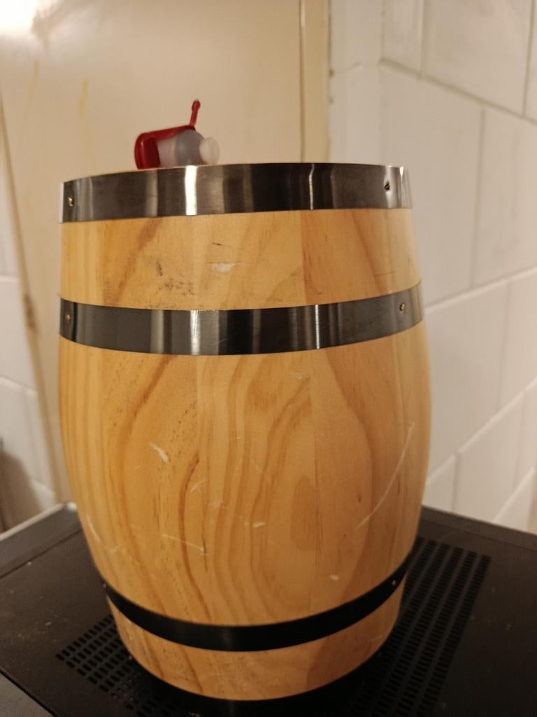 Houten wijnvat met tapkraan, Huis en Inrichting, Woonaccessoires | Wijnrekken, Ophalen of Verzenden, Hout, Minder dan 50 cm, Minder dan 5 flessen