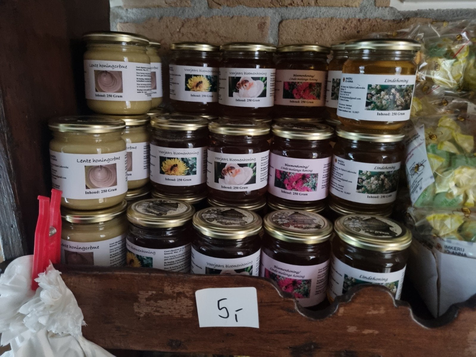 Puree onbewerkte honing van eigen kasten, Ophalen of Verzenden
