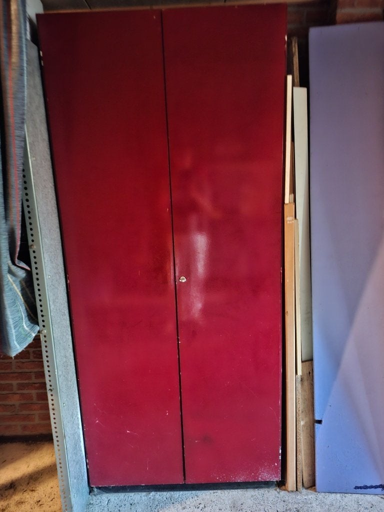 gratis ophalen voor een garage geverfde rode kast, Ophalen, 200 cm of meer, 50 tot 100 cm, 25 tot 50 cm