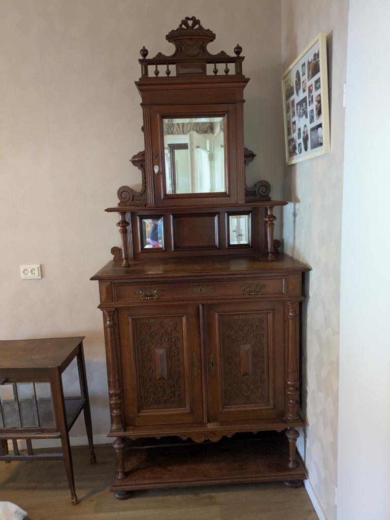 Antieke Mechelse kast, Ophalen