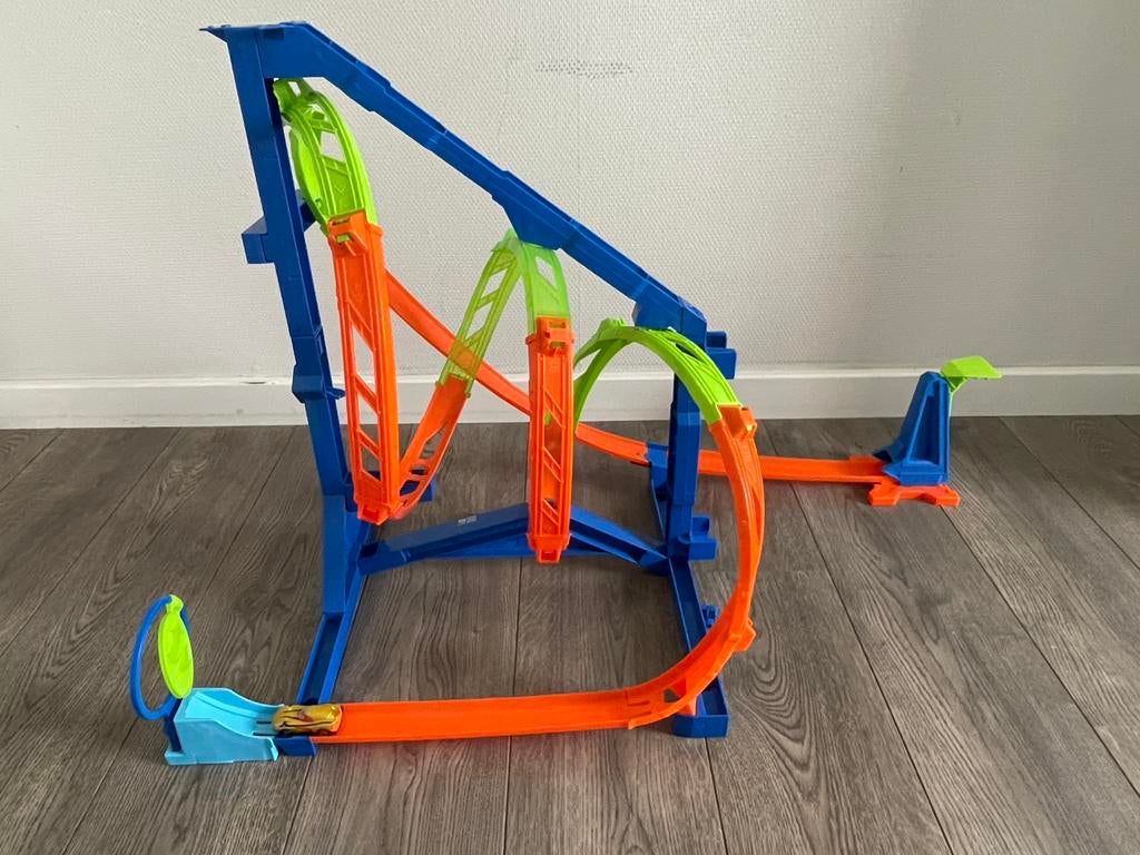 Hotwheel baan met loopings, weinig mee gespeeld!, Racebaan, Ophalen of Verzenden, Zo goed als nieuw, Hot Wheels