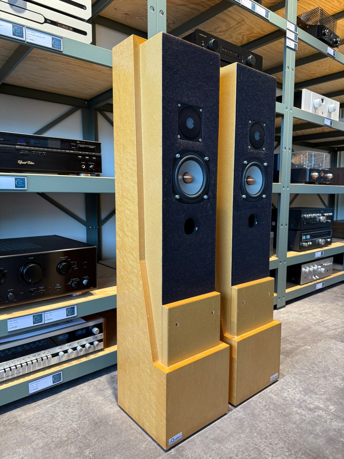 Équation Q10, zéér zeldzaam,  compact, high-end, garantie, Audio, Tv en Foto, Luidsprekers, Contact@vintageaudiobreda.nl, Bosschendijk 193b, Oidenbosch