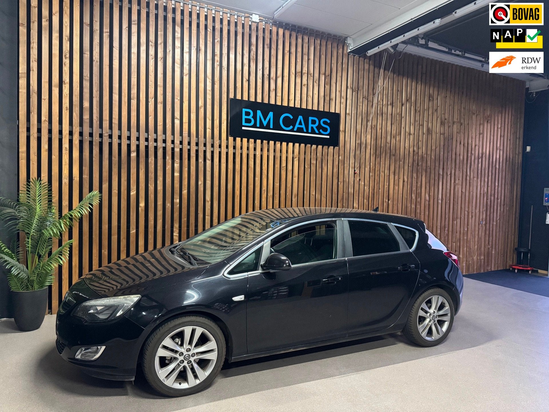 Opel Astra 1.4 Turbo Sport AUTOMAAT, Airco, Trekhaak, Auto's, Opel, Euro 5, 15 km/l, Gebruikt, 680 kg