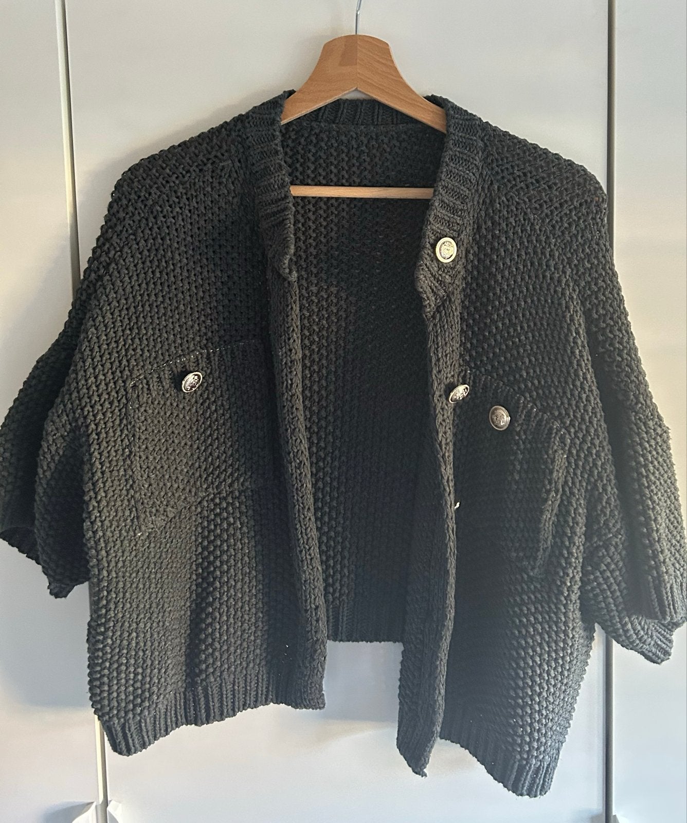 Stijlvol gebreid vest met knopen, Kleding | Dames, Ophalen of Verzenden, Gedragen, Maat 38/40 (M), Grijs
