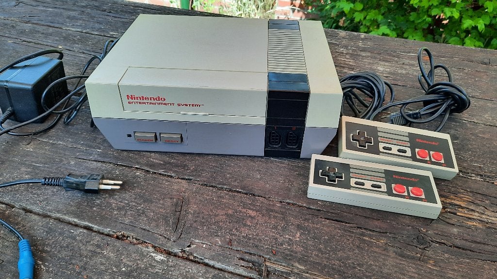 Nintendo NES Console spelcomputer uit 1985 (NES-001), Ophalen of Verzenden, Gebruikt, Met 2 controllers, Met games