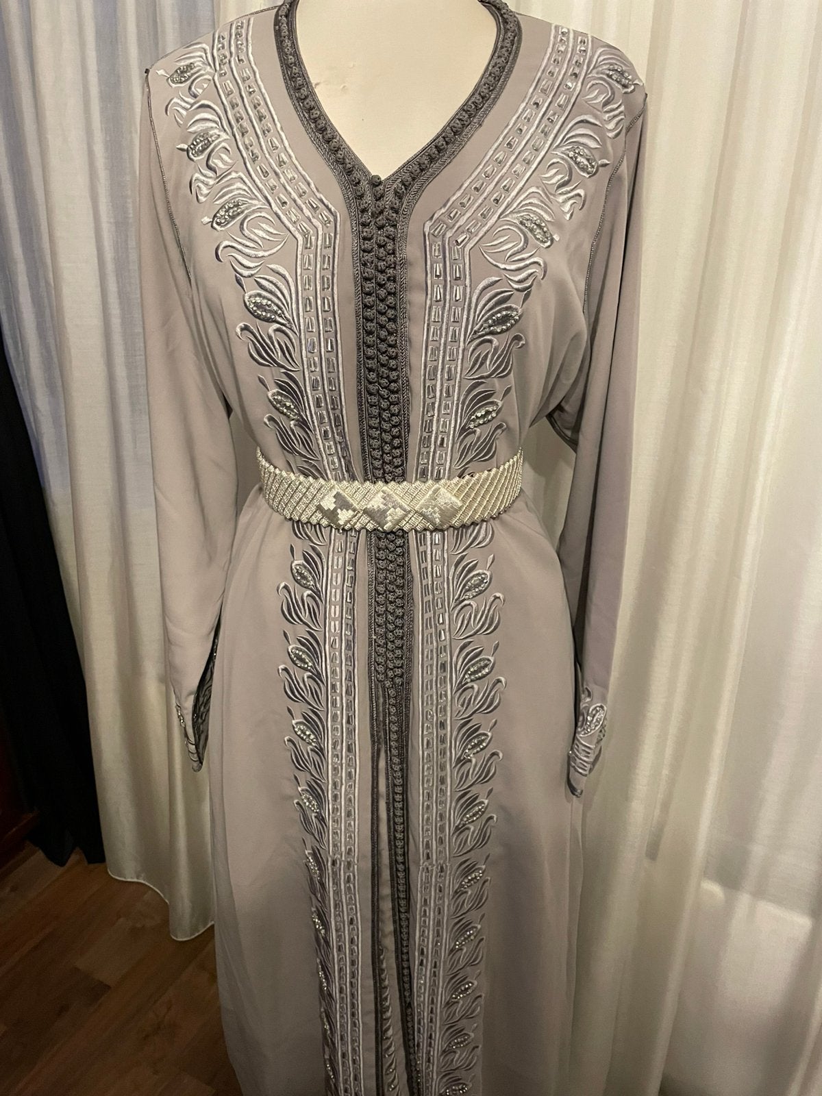 Mooie Marokkaanse jurk/takchita/takshita, Kleding | Dames, Maat 42/44 (L), Ophalen of Verzenden, Zo goed als nieuw, Grijs