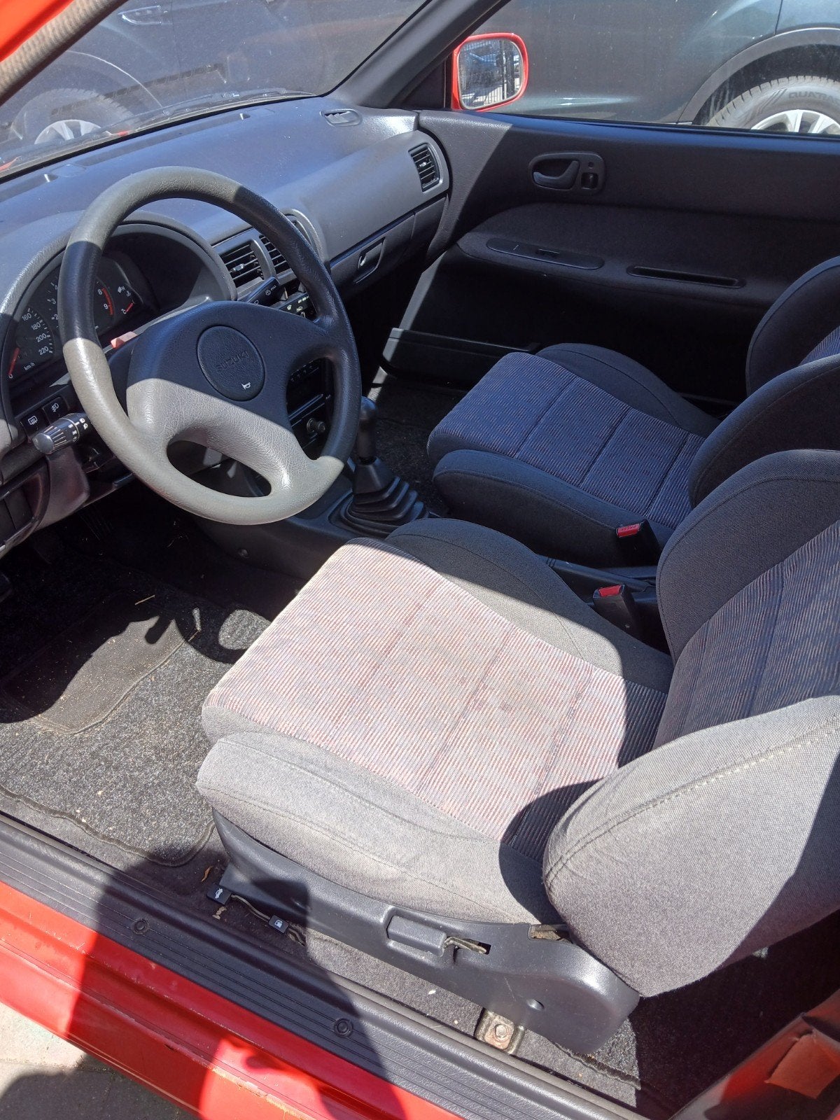 Suzuki Swift 1.3 GTI Twin-cam 16V U9 1992 Rood, foto 5