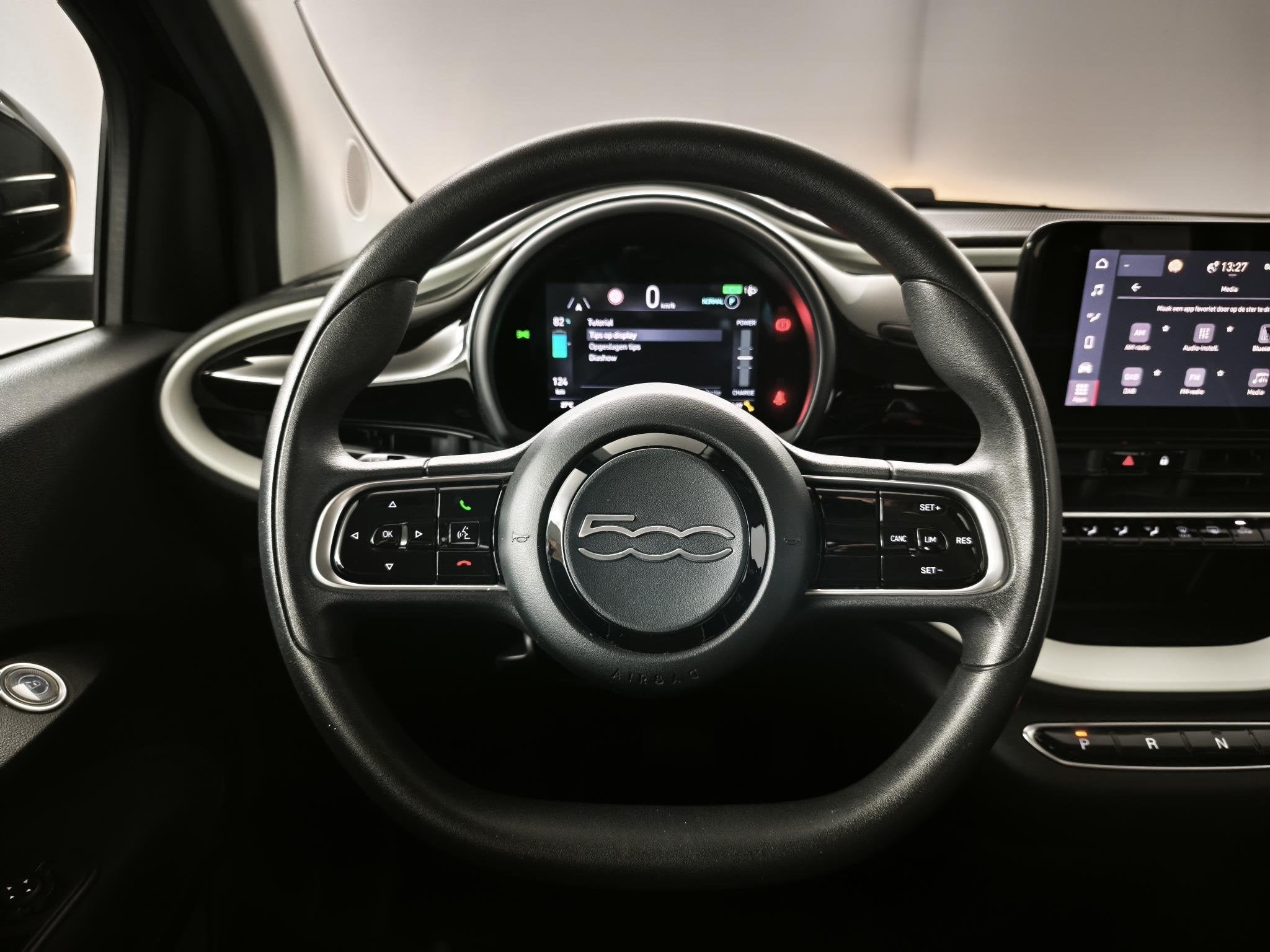 Fiat 500 Action 24 kWh NIEUWSTAAT! | SOH 92,4 %, Stof, Gebruikt, 95 pk, Met garantie (alle)