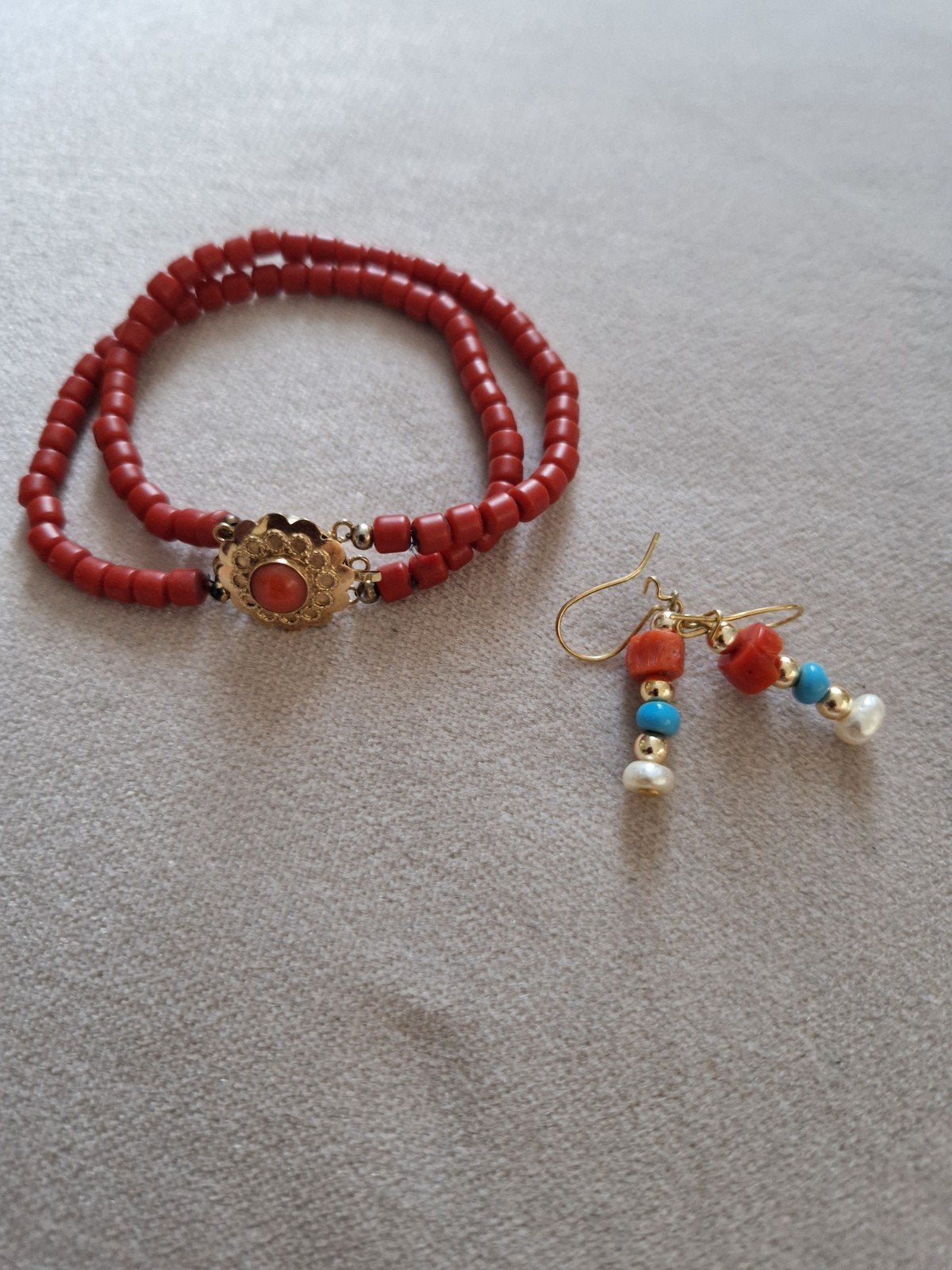Bloedkoraal armband 14 karaat met bijpassende oorbellen, Overige materialen, Ophalen of Verzenden, Rood, Met bedels of kralen