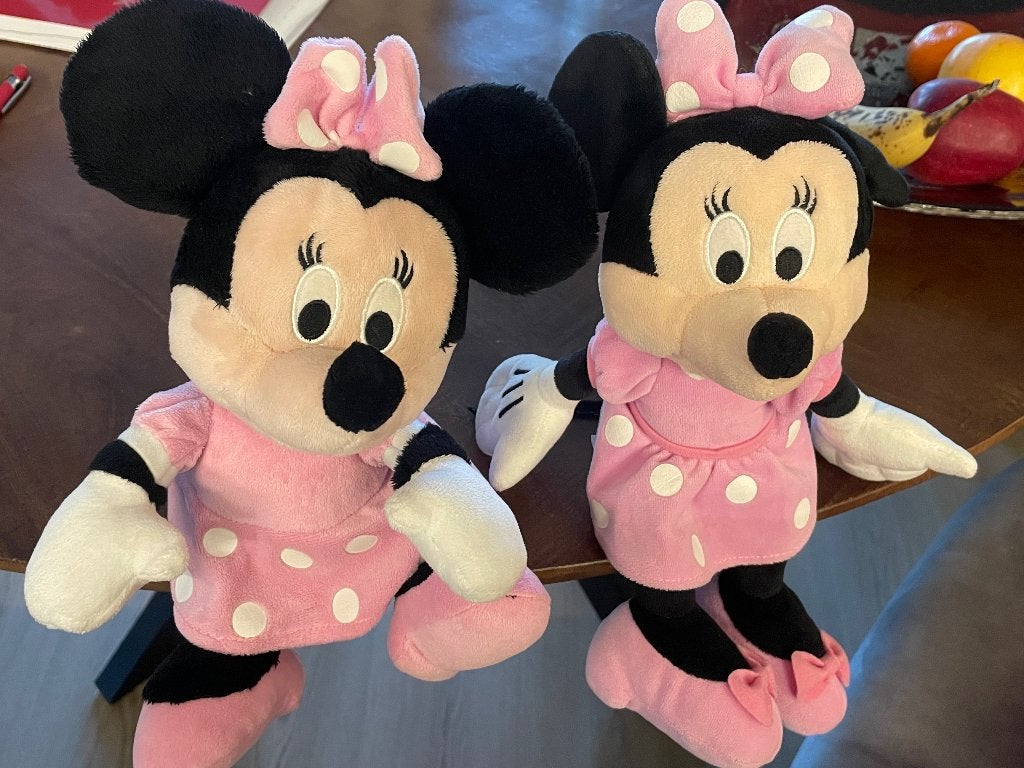 Minnie Mouse (twee), Ophalen of Verzenden, Mickey Mouse, Zo goed als nieuw, Beeldje of Figuurtje