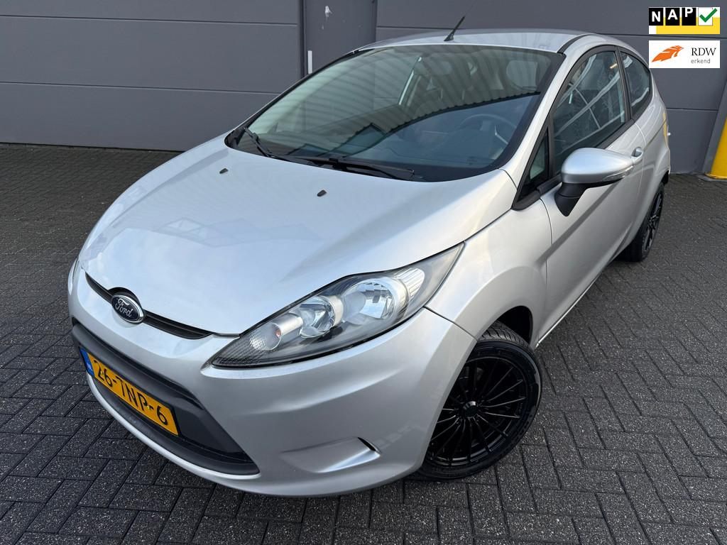Ford Fiesta 1.25 Ghia*AIRCO*APK*NAP*ELKT-RAAM*C-D AFSTAND, Voorwielaandrijving, Euro 5, Gebruikt, 4 cilinders