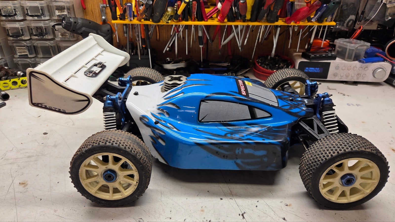 Te koop mooie carson specter, Gebruikt, Ophalen of Verzenden, Auto onroad, Schaal 1:8
