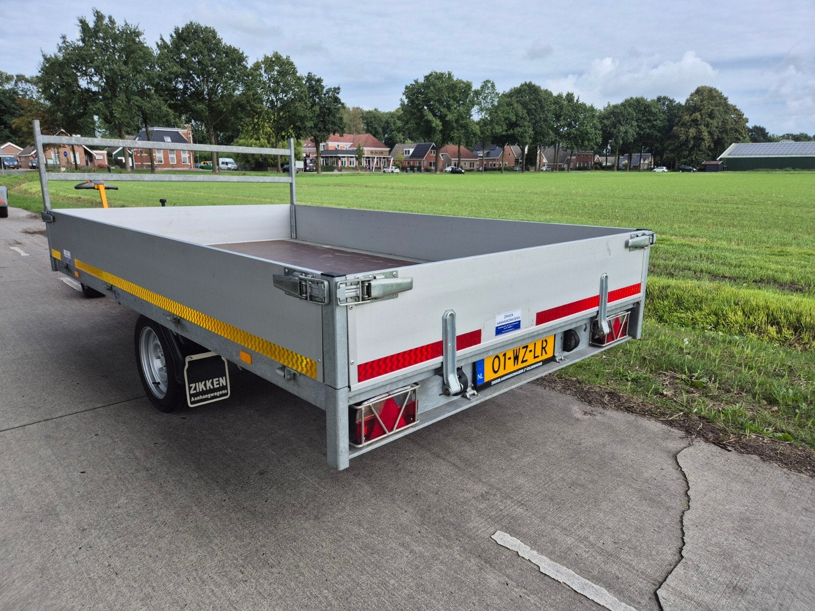 Super nette Eduard afm. 310 x 180 1350 kg met oprijplaten., Ophalen of Verzenden, Zo goed als nieuw