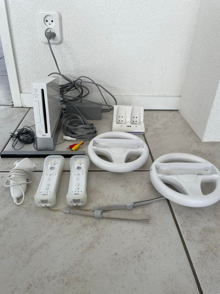 Nintendo Wii met 2 controllers (excl. batterijen), Ophalen of Verzenden, Gebruikt, Met 2 controllers