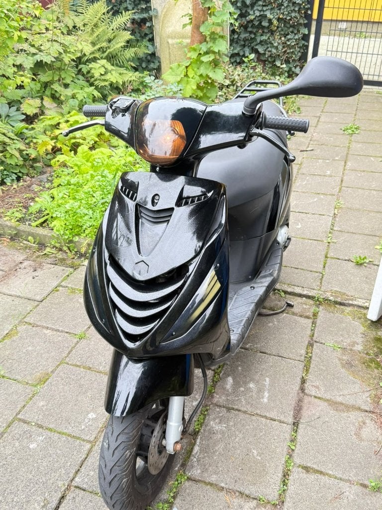 Piaggio Zip 4T2V zwart - met art 4 kettingslot, Ophalen, Piaggio, Gebruikt, Maximaal 45 km/u