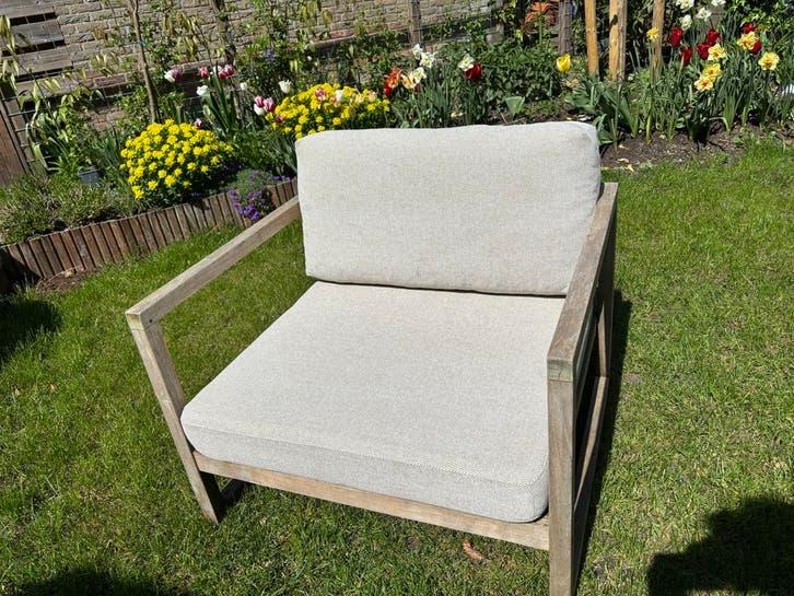 Teakhouten lounge stoel met beige kussens, Tuin en Terras, Ophalen, Zo goed als nieuw, Teakhout