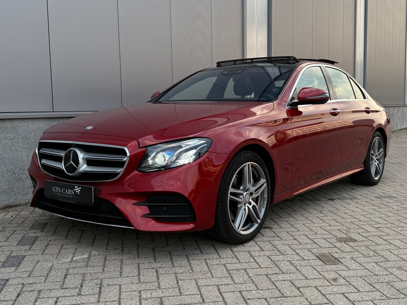 Mercedes-Benz E200 FULL OPTION | AMG | AIR MATIC+ | PANO, 1525 kg, 4 cilinders, Leder, Particulier