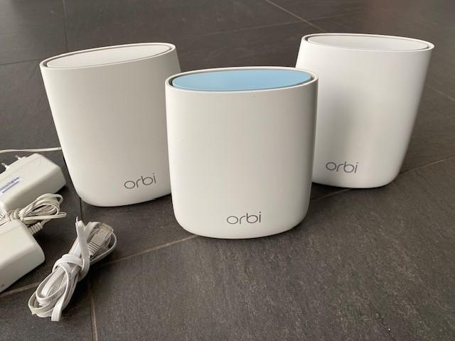 Netgear Orbi - MESH Netwerk ( Router & 2x Satellites), Ophalen of Verzenden, Gebruikt, Router, Netgear
