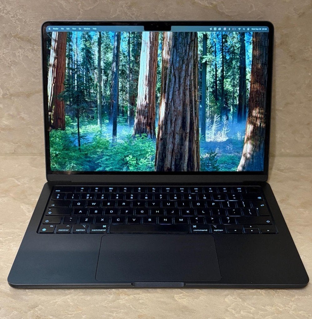 Foto 3 van Apple MacBook Air 13" M3 (2024)–16 GB/512 GB– Midnight Blue